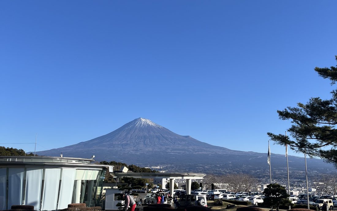Wide Mt. Fuji panorama seen across the green of a prestigious golf club