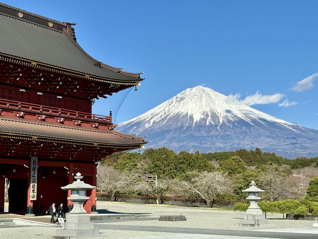 Mt. Fuji behind a temple gate