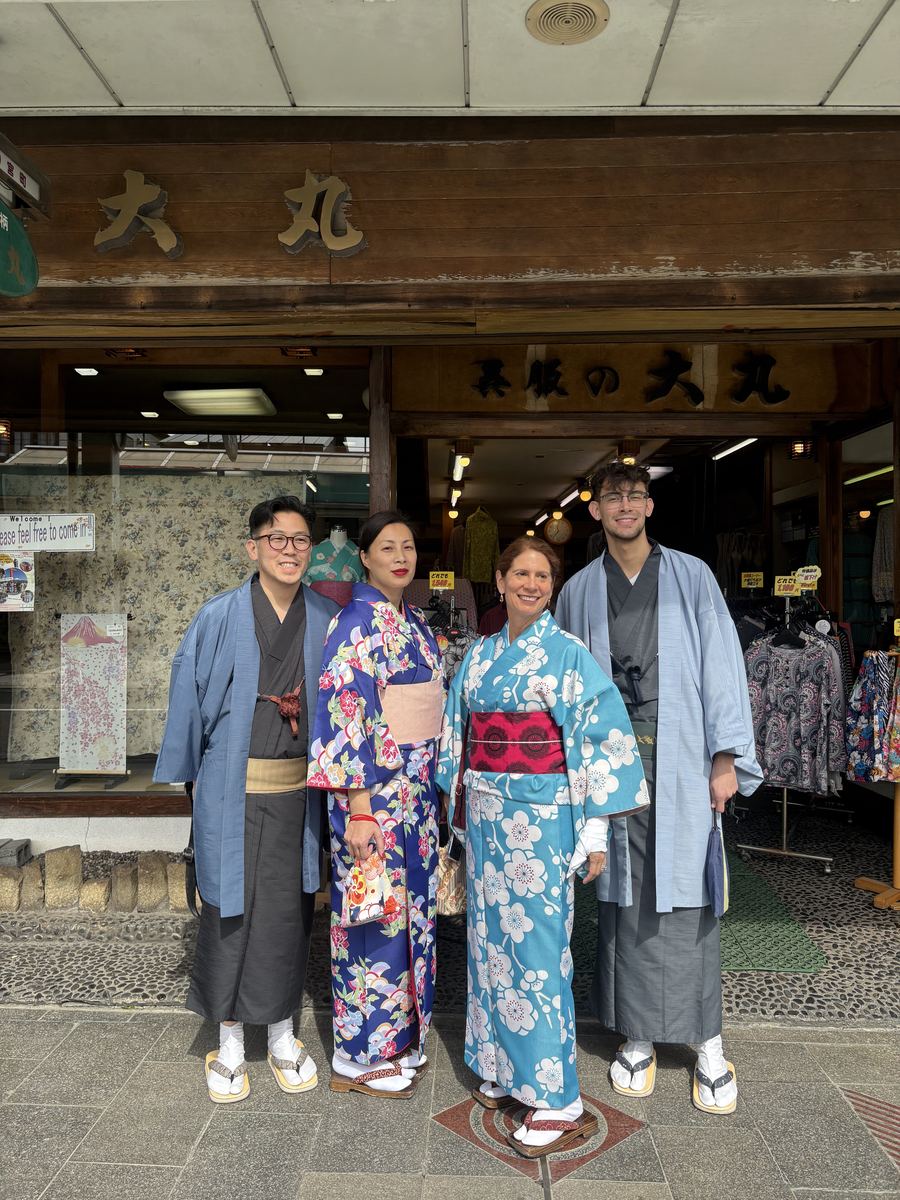 Guests in kimono on tour