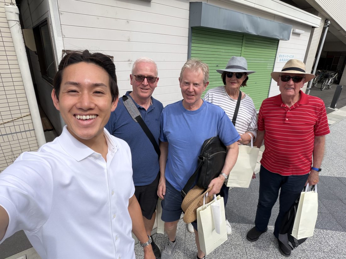 Guide Taku with a group of happy guests